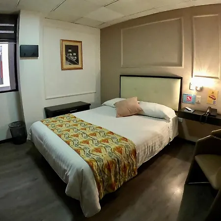 Hotel Italia Cuenca - Tranvia Centro & Aeropuerto-3